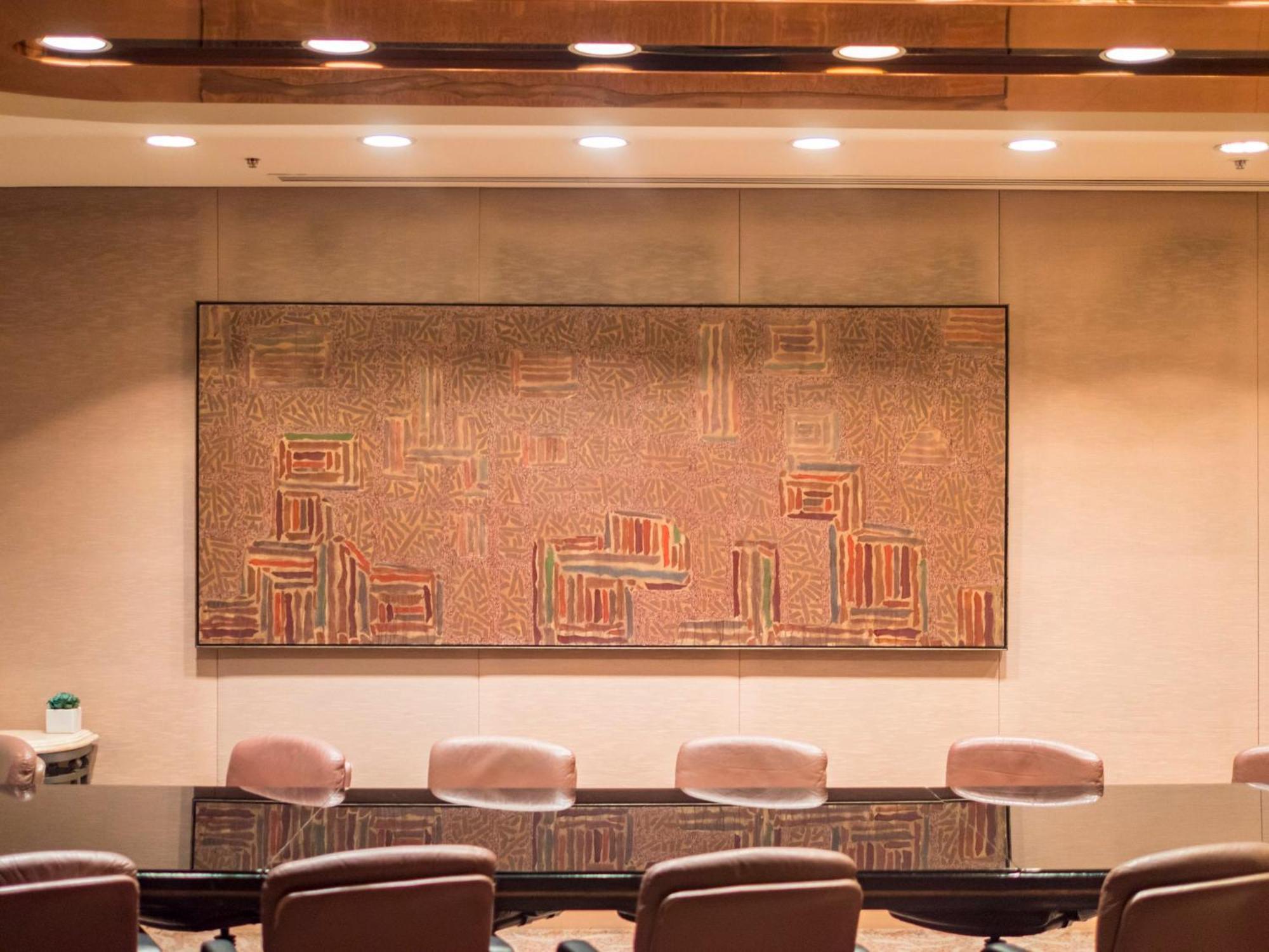 인터컨티넨탈 애들레이드 호텔 외부 사진 The 1960s mural by John Alexander in the boardroom of the Bank of England