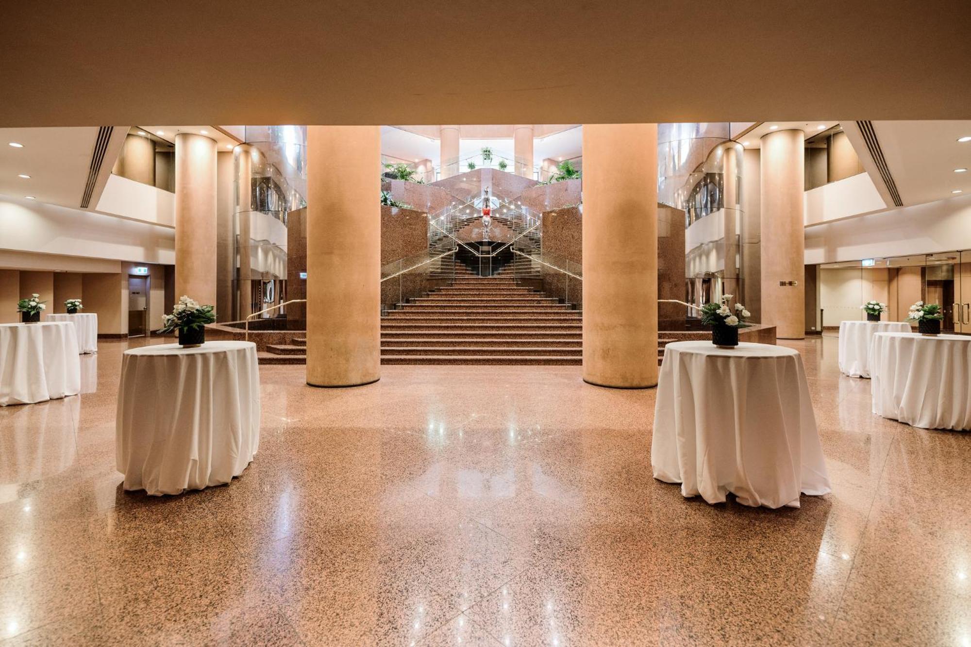 인터컨티넨탈 애들레이드 호텔 외부 사진 The interior of the hotel