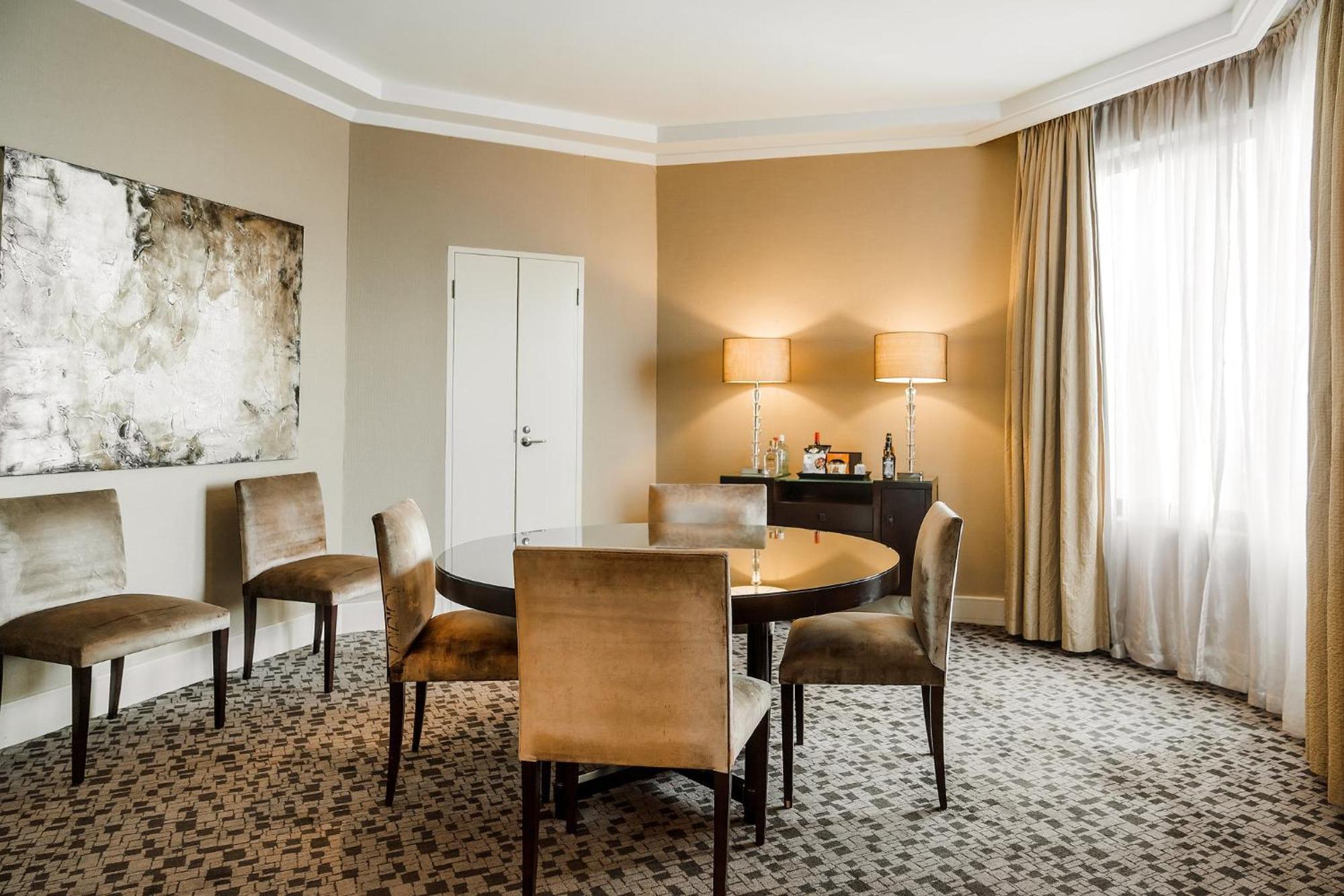 인터컨티넨탈 애들레이드 호텔 외부 사진 A suite at the Waldorf Astoria Berlin