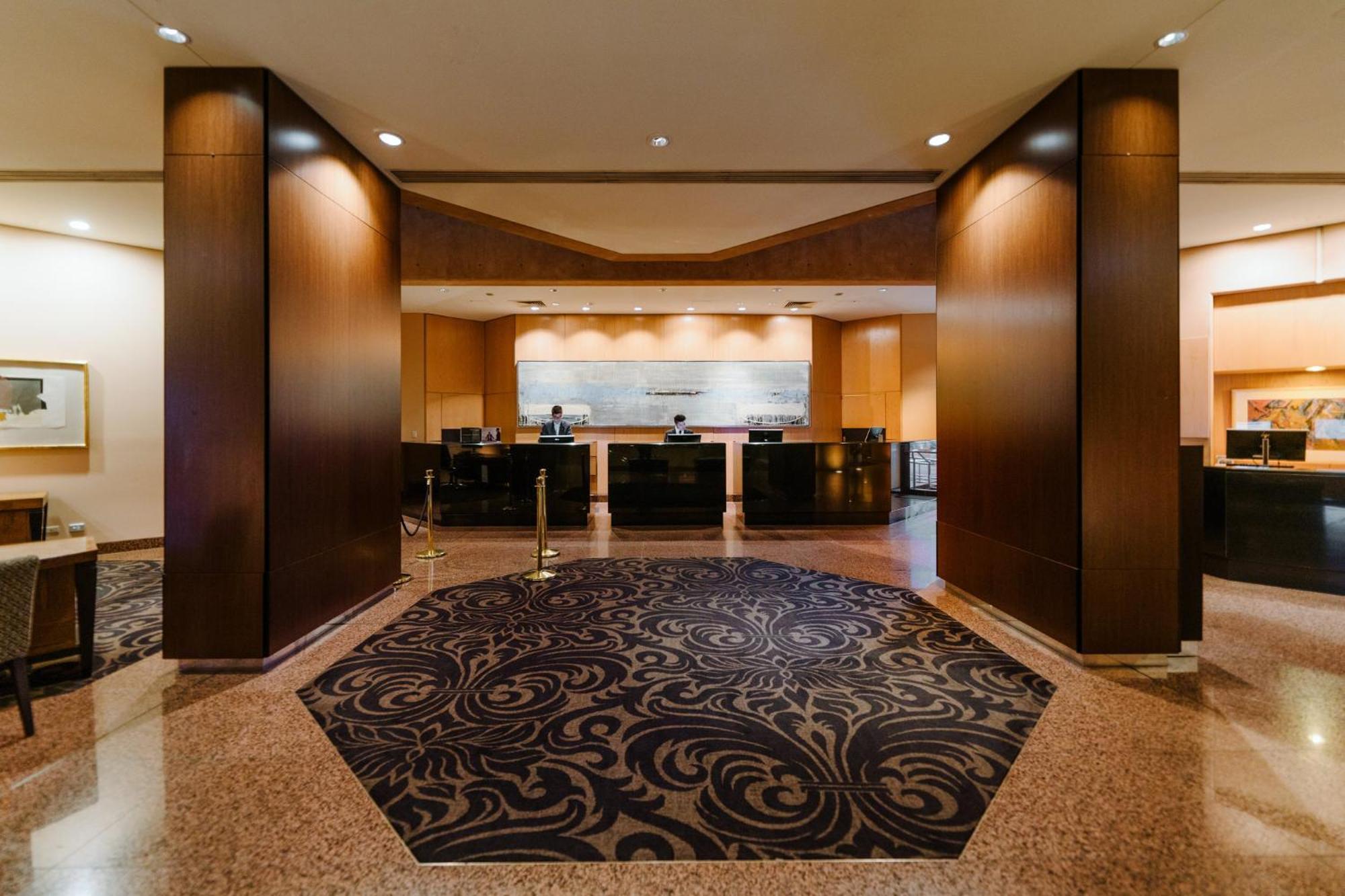 인터컨티넨탈 애들레이드 호텔 외부 사진 The lobby of the hotel