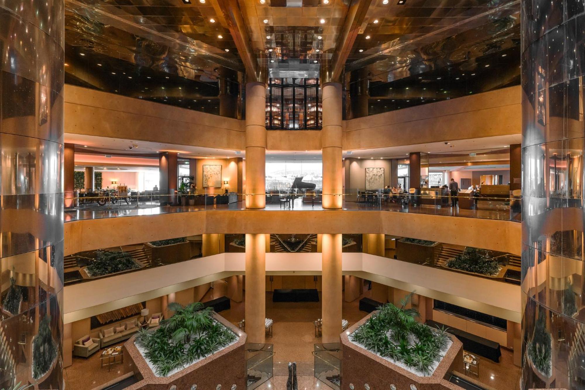 인터컨티넨탈 애들레이드 호텔 외부 사진 The lobby of the hotel